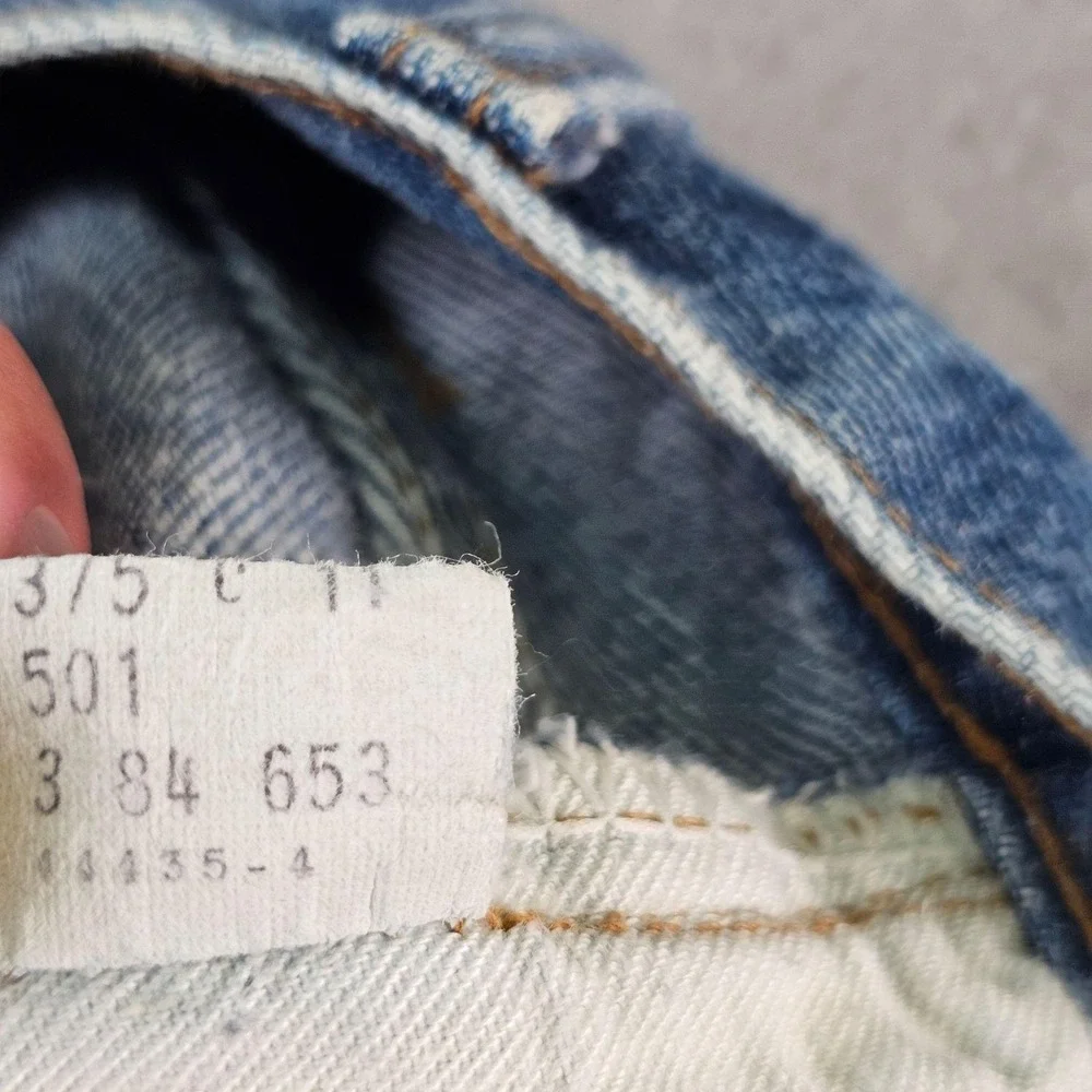 Vintage Levis 501 Jeans Mens 33x32 Blue Medium Wash Denim Button Fly USA 80s